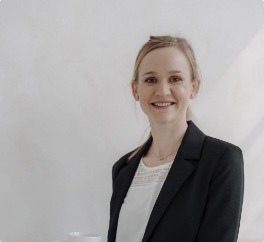 Jasmin Darmstädter​ Master of Science und IHK-Lohnbuchhalterin mit vielen Jahren Berufserfahrung in der gewerblichen Wirtschaft.